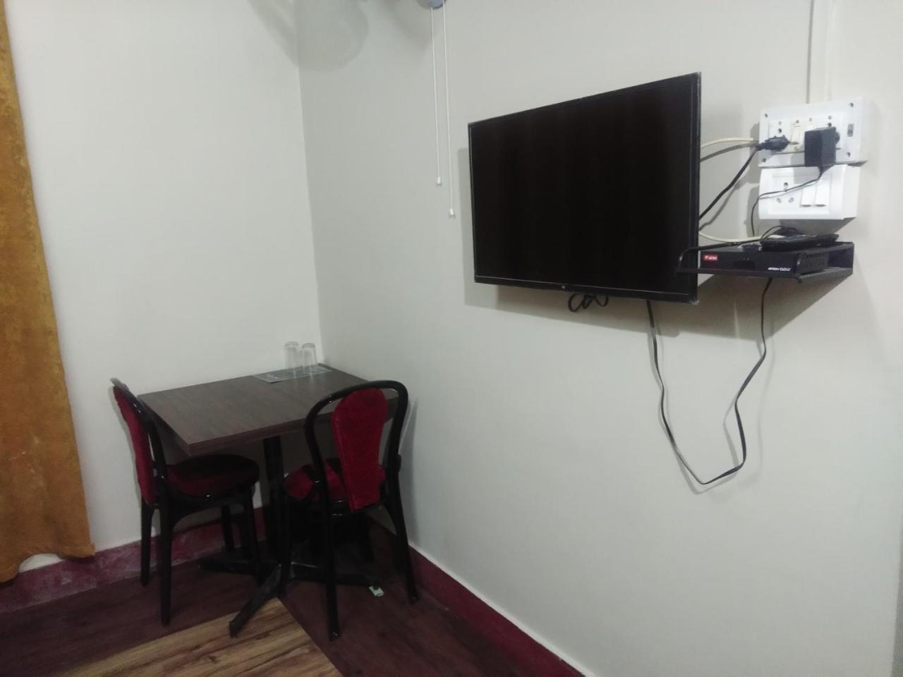 Hotel Pine Kohima Szoba fotó